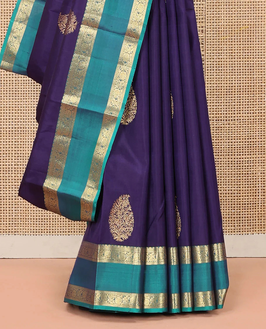 Blue Kanchipuram Silk Saree Elegantly Woven with Zari Buttas, Complemented by a Contrast Rettai Pettu Border Depicting Kodi Visiry Designs, Pallu Adorned with Intricate Designs, and Paired with a Contrast Blouse - Image 4