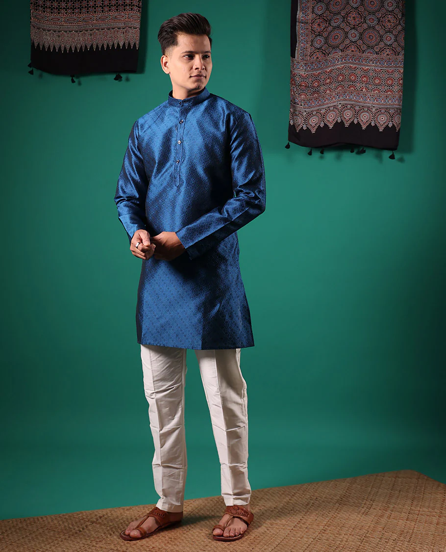 Blue ogee patterned embossed full-sleeved kurta