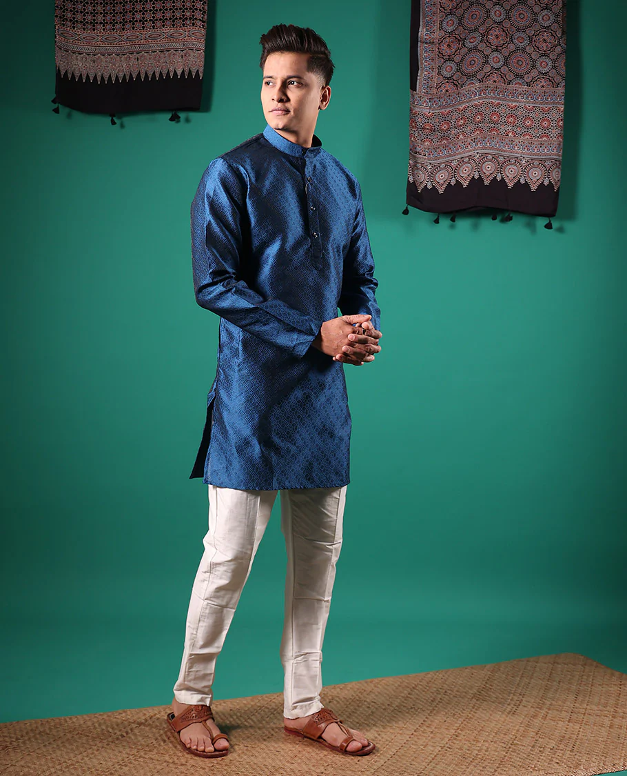Blue ogee patterned embossed full-sleeved kurta - Image 2