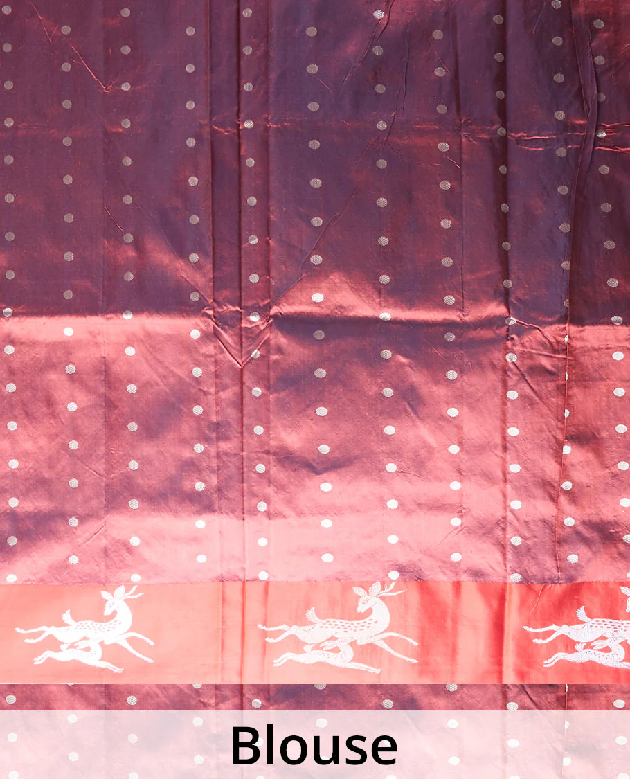 Green zari deer motifs katan silk saree, contrast deer design zari border & scallop design pallu - Image 5