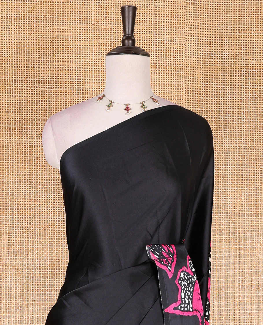 Borderless black-pink batik style abstract digital printed satin crepe saree with blouse of small buttas - Image 3