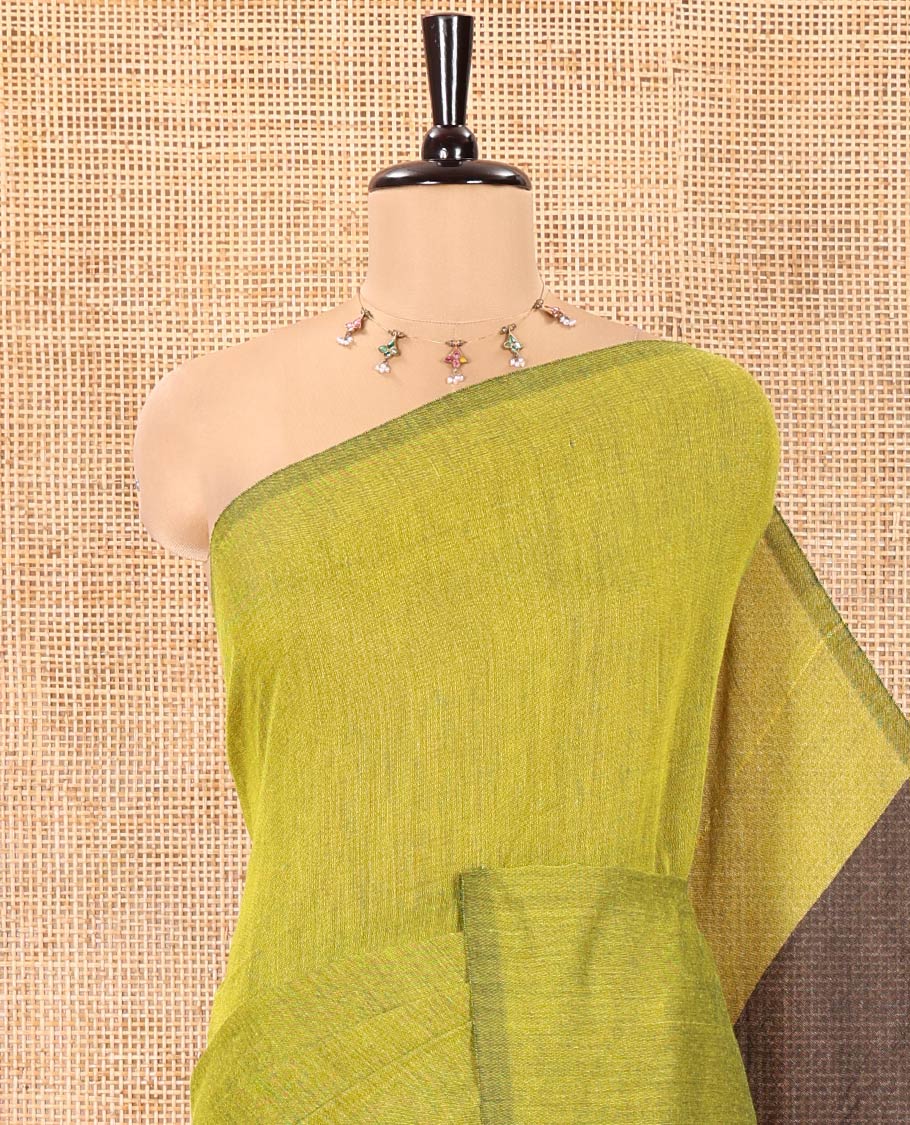 Borderless Leaf Green and Black Plain Khadi Mul Cotton Saree, Highlighted by Captivating Contrast Colored Pallu, and Paired with a Contrast Blouse - Image 2