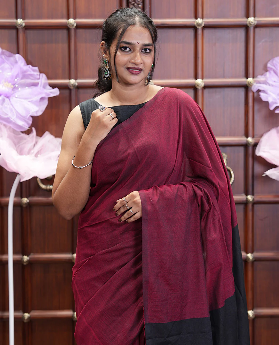 Borderless Red and Black Plain Khadi Mul Cotton Saree, Highlighted by Captivating Contrast Colored Pallu, and Paired with a Contrast Blouse - Image 2