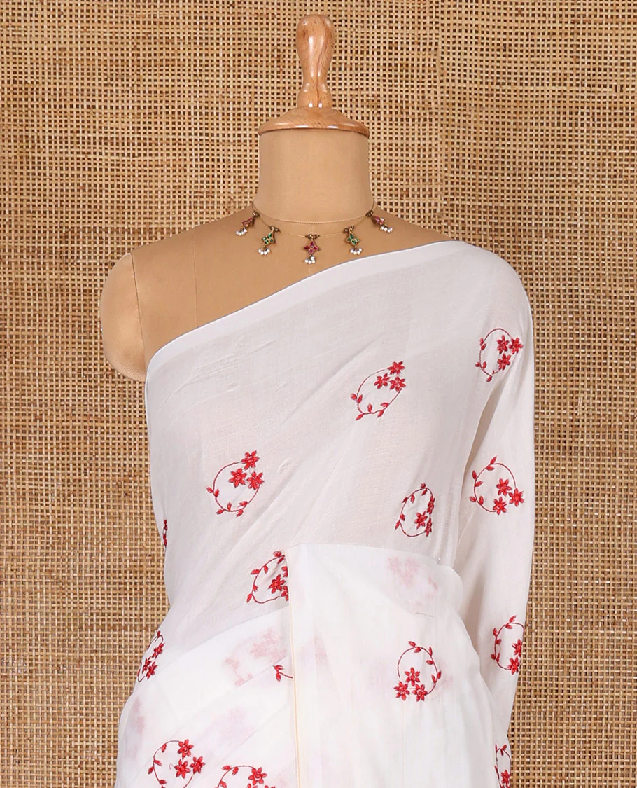 Borderless white and red floral motifs embroidered Khadi mul cotton saree with a matching plain blouse - Image 3