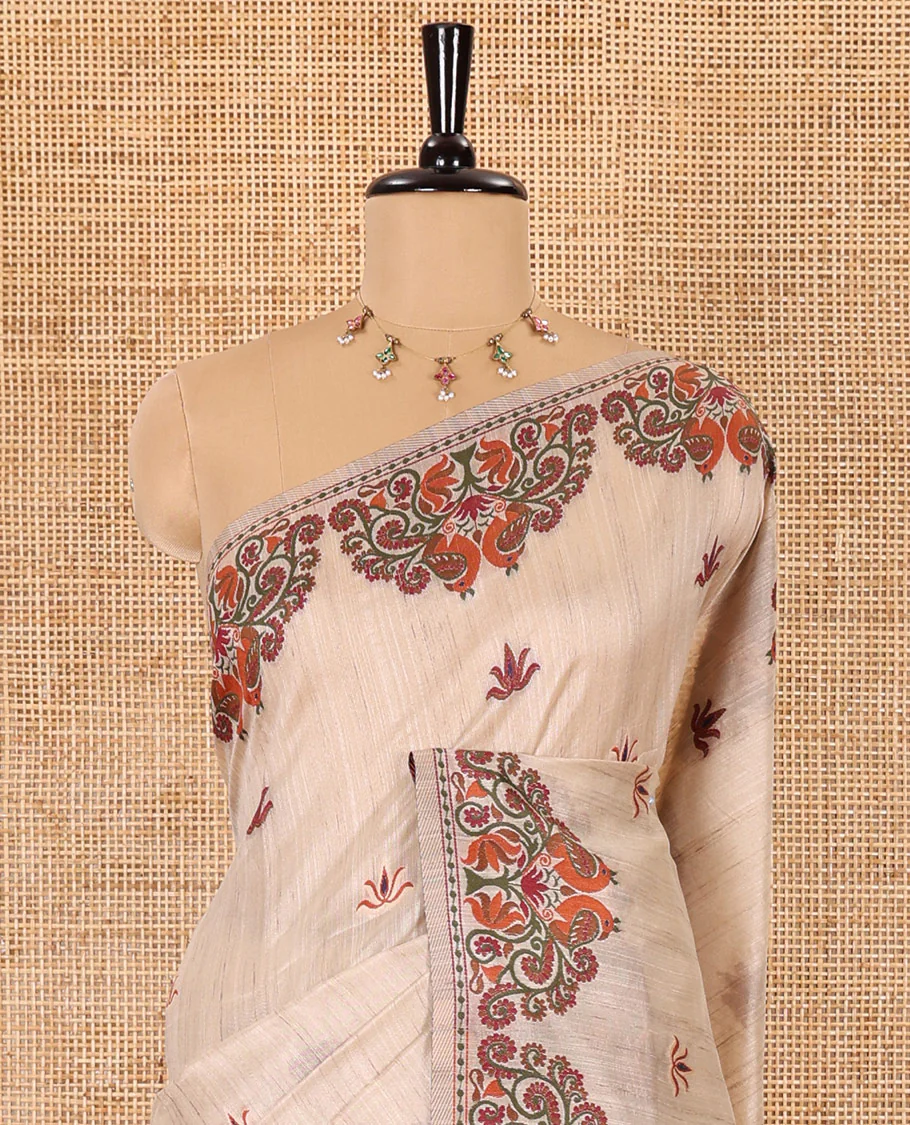 Cream lotus motifs thread woven jute cotton, scallop thread woven border, pallu of lotus, peacock and paisley designs along with a plain blouse - Image 3