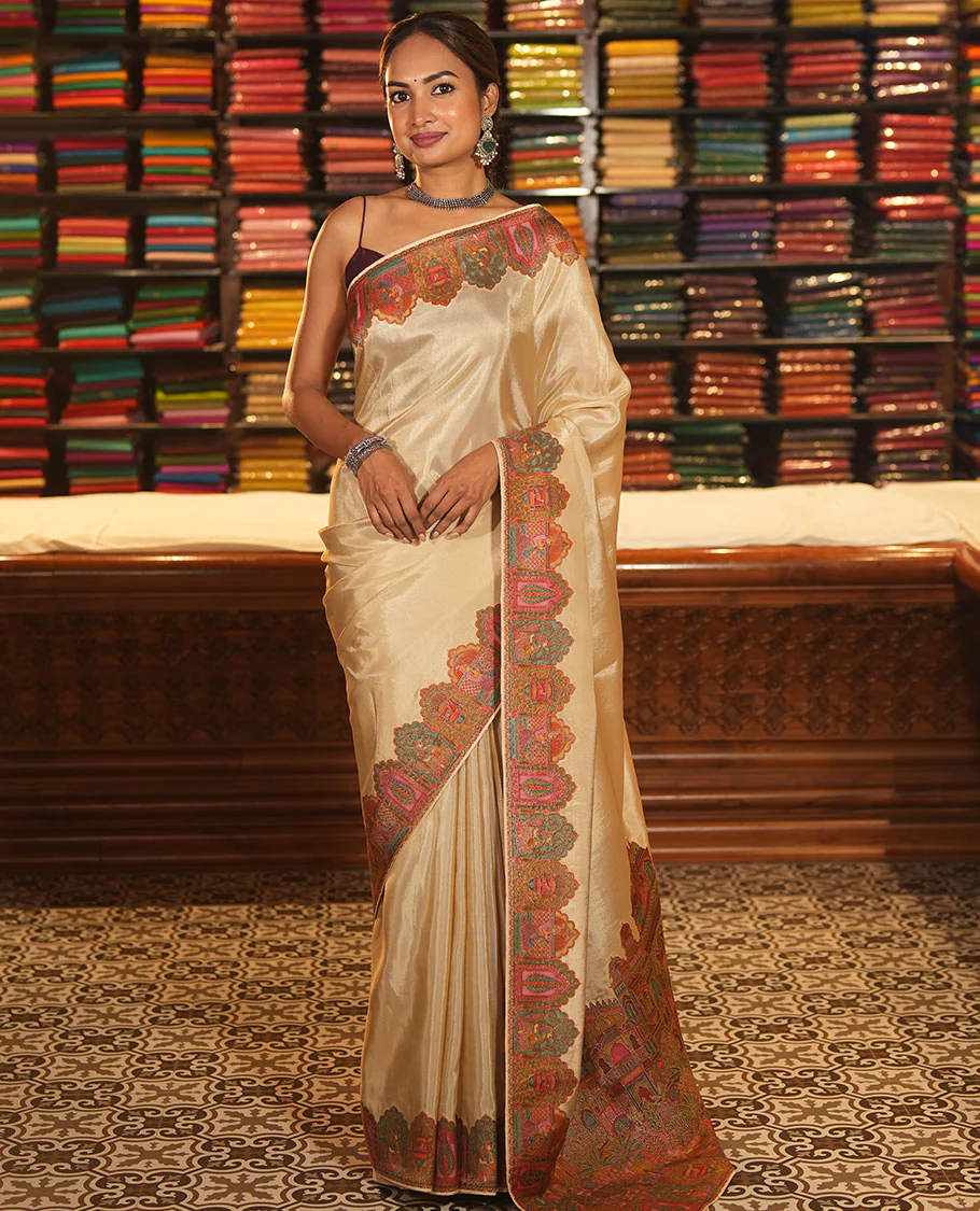 Cream Plain Dola Silk Saree, Complemented by Captivating Contrast Border of Meenakari-style Mughal Human Figurines, Pallu Artfully Pictures Mughal Human Figurines, and Paired with a Matching Blouse - Image 3