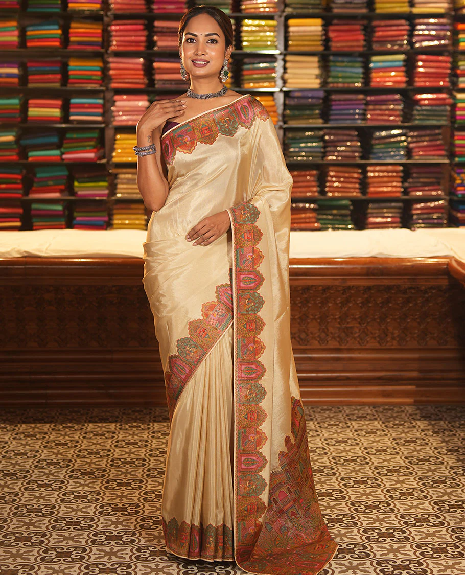 Cream Plain Dola Silk Saree, Complemented by Captivating Contrast Border of Meenakari-style Mughal Human Figurines, Pallu Artfully Pictures Mughal Human Figurines, and Paired with a Matching Blouse - Image 5