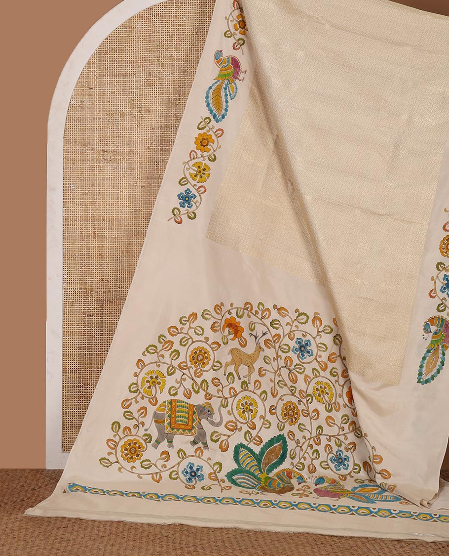 Enthralling cream kalamkari hand-painted silk saree featuring zari buttas with kalamkari floral vine, peacock, deer, & elephant motifs - Image 2