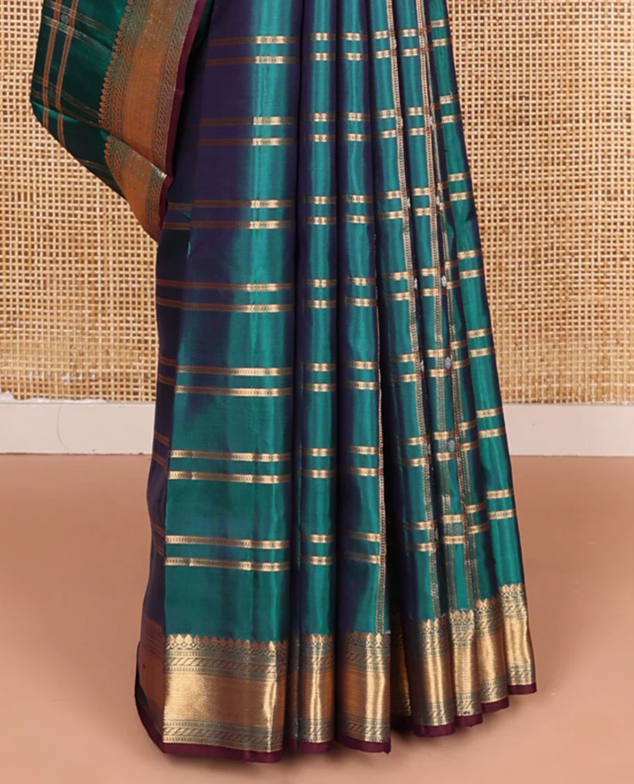 Green butta enclosed checked Mayuri soft silk saree, zari border of thilakam mokku, banaras, muthu, puli nagam, and vanki designs, and contrast pallu of mayil and yaanai designs - Image 4