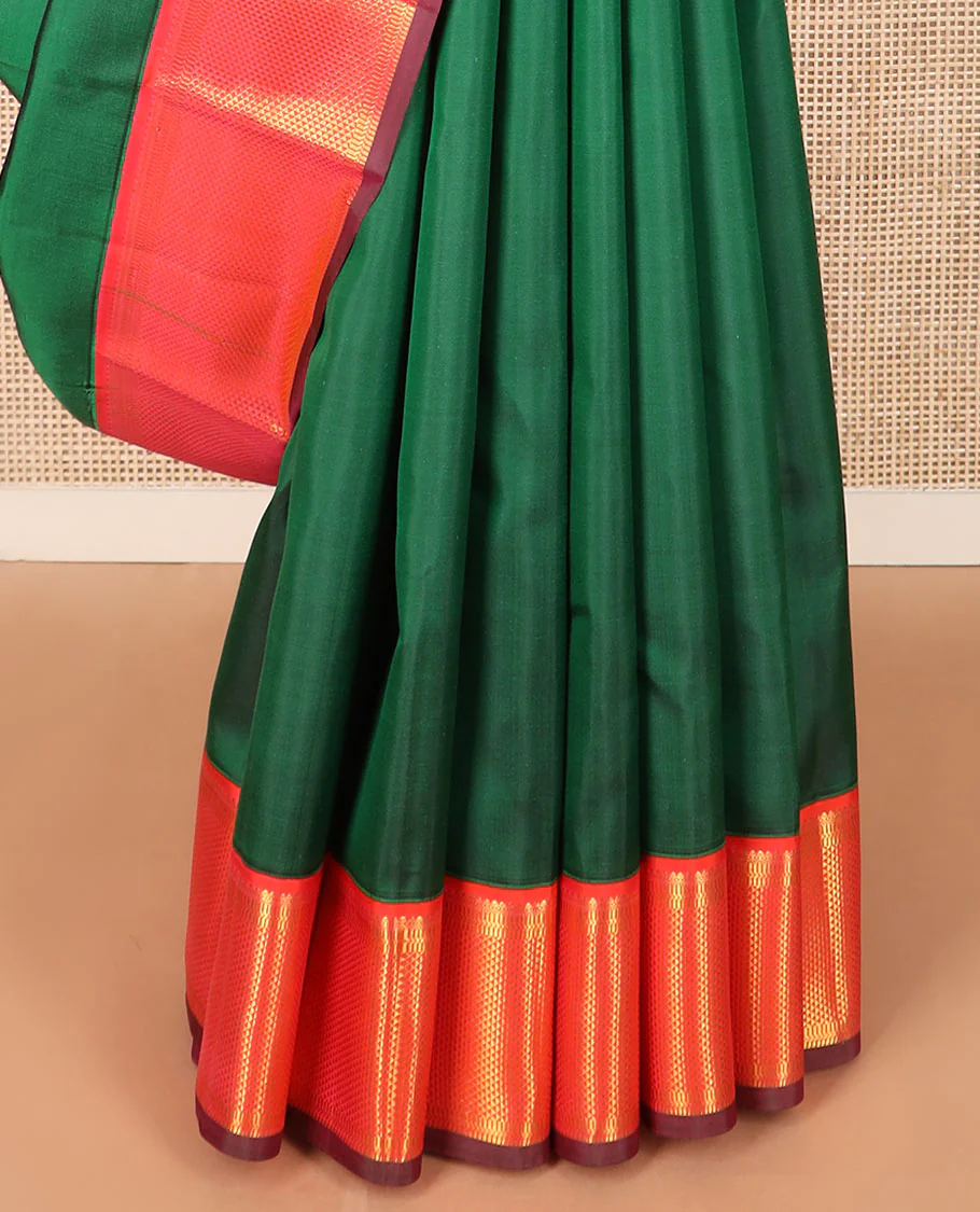 Green plain Kanchipuram silk saree, contrast border of thilakam mokku, muthu, banaras, and ara maadam designs, and ara maadam design pallu - Image 4