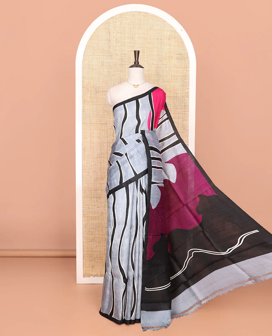 Grey abstract geometric printed saree with brown and black printed pallu