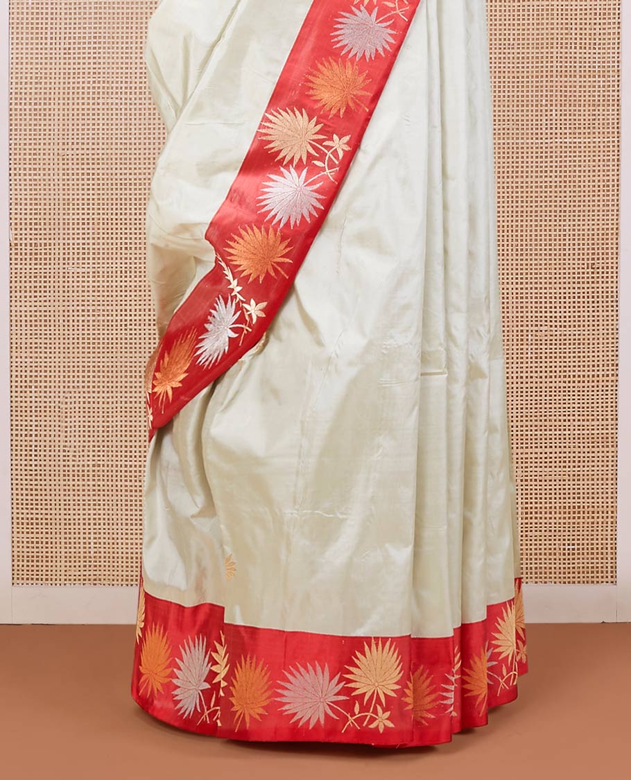 Half-white zari buttas katan silk saree, contrast floral design zari border & geometric patterned pallu - Image 4