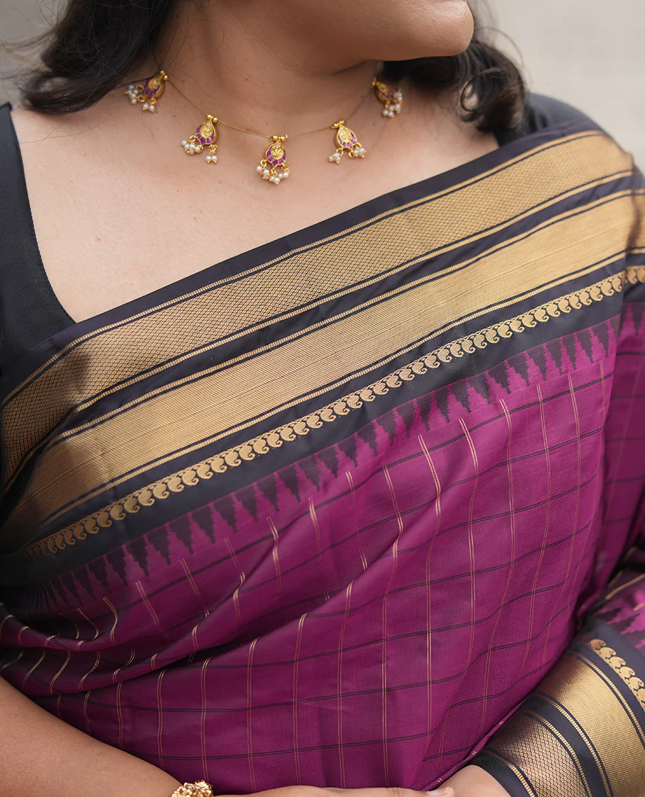 Magenta and Dark Purple Vasundhara Lite Silk Mix Saree, Graced with Checked Design All Over Its Body, Complemented by a Contrast Thazampoo Rekku Border of Manga Mokku, Muthu, and Mayil Kann Designs, Grand Pallu, and Paired with a Contrast Blouse - Image 3