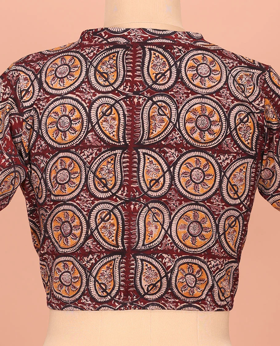 Maroon Cotton Readymade Blouse Beautified with Chakram and Paisley Vine Print, Featuring a Front V-Neck, a Closed Back Neck, and Elbow Sleeves - Image 4