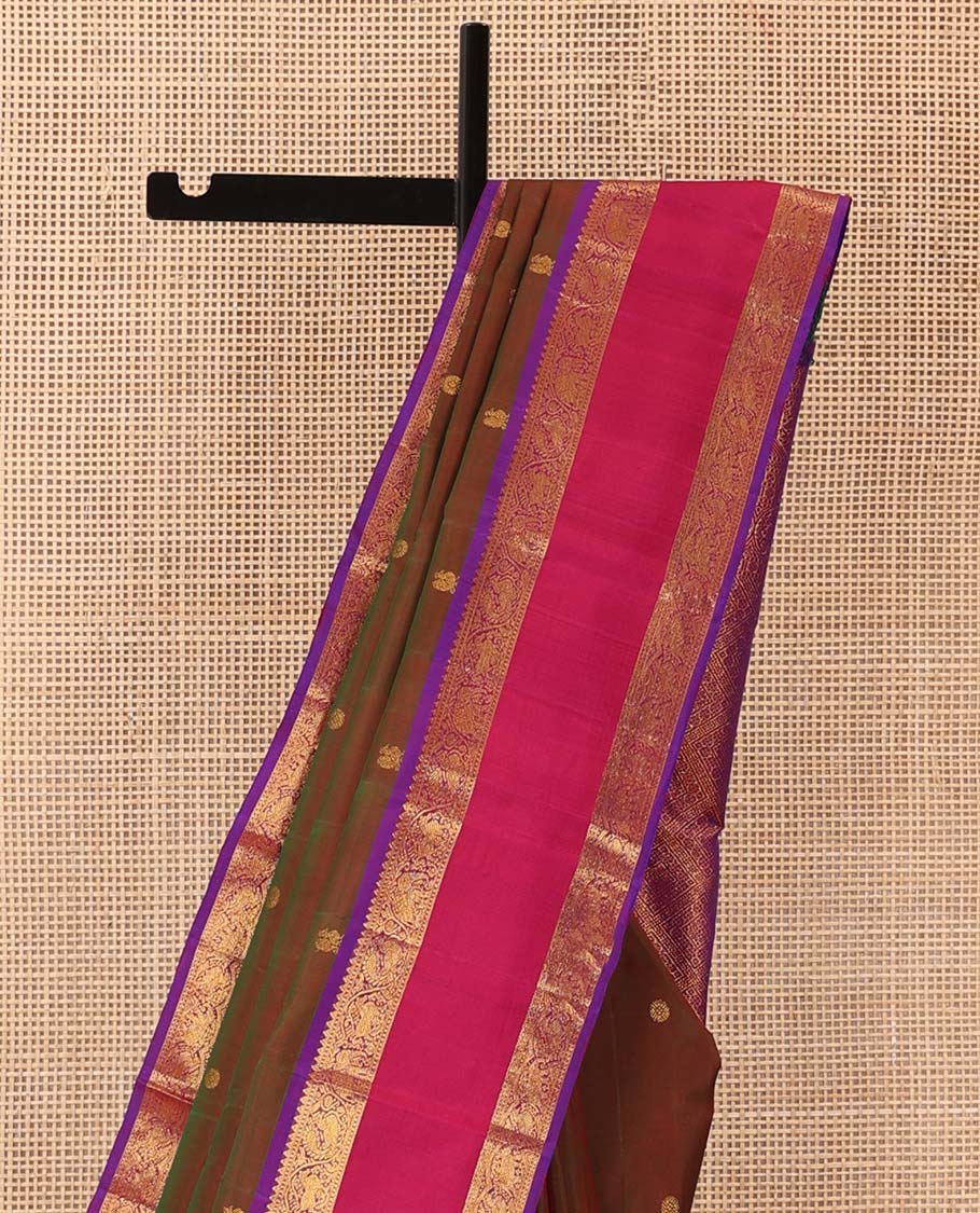 Maroon dual-tone mayil poun buttas Kanchipuram silk saree, contrast rettai pettu border of rekku, neli, mayil, and yaanai, designs, and jaal pallu - Image 4
