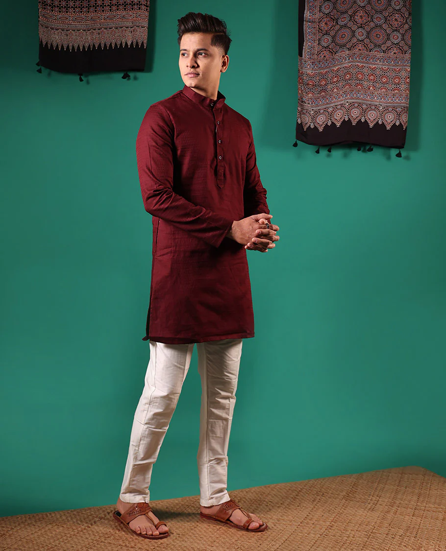 Maroon embossed full-sleeved men's kurta - Image 3