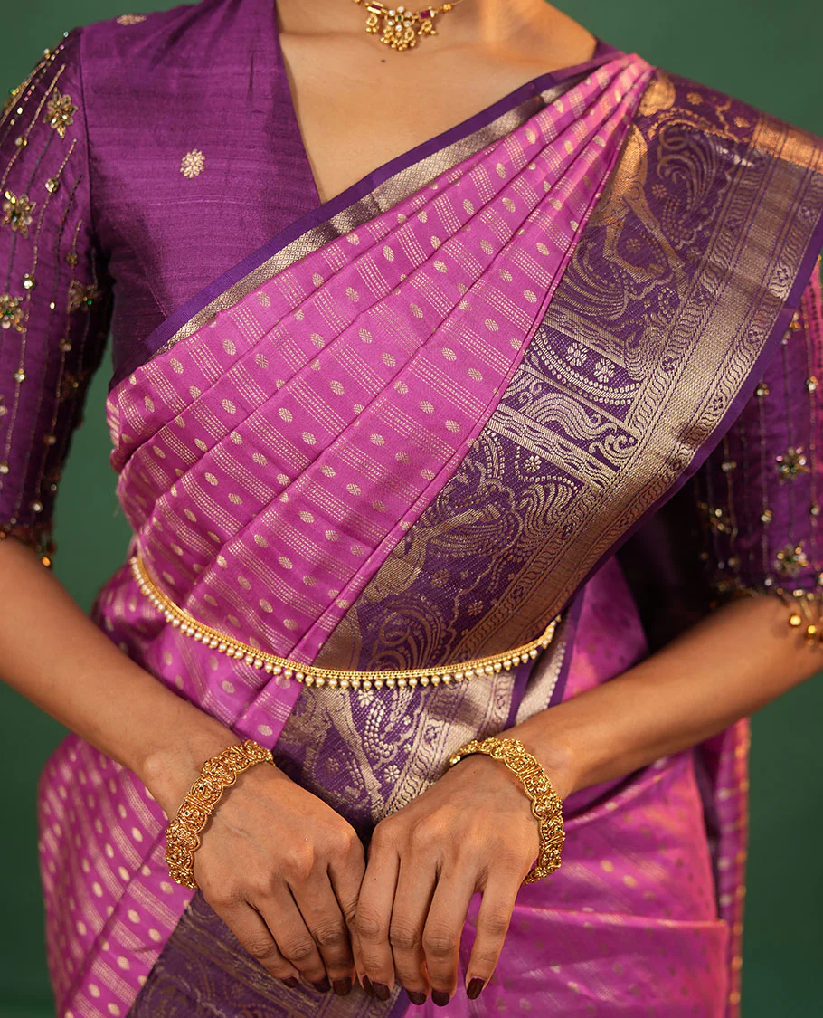 Onion pink varai oosai and rudraksham buttas Vasundhara silk saree, contrast kuthirai motifs zari woven border, and intricate pallu - Image 4