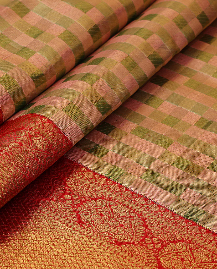 Peach checked Samudrika silk saree, contrast border of thilakam mokku,muthu,banaras,floral,mayil kann & cross kamalam & jaal pallu - Image 4