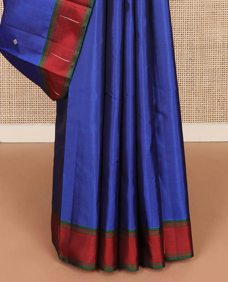 Royal blue buttas Kanchipuram silk saree, contrast border of malli mokku designs, and pallu of geometric designs - Image 5