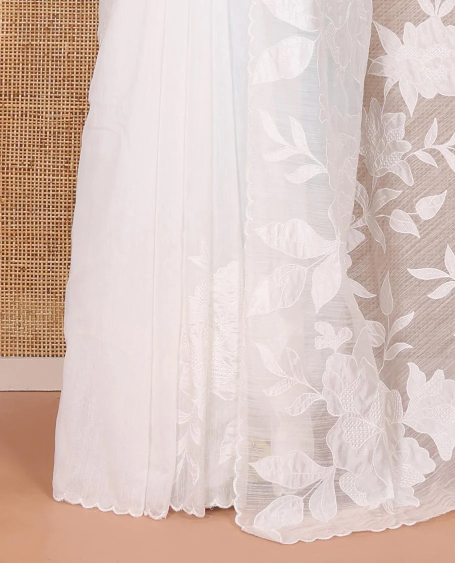White floral motifs applique embroidered linen saree, scallop border, floral motifs embroidered pallu, and a plain blouse - Image 3